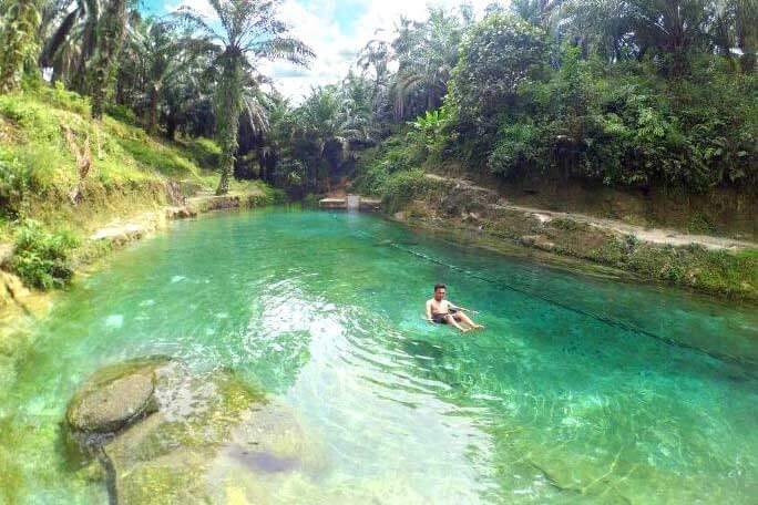 Pesona Sungai Alam dengan Air Jernih Segar